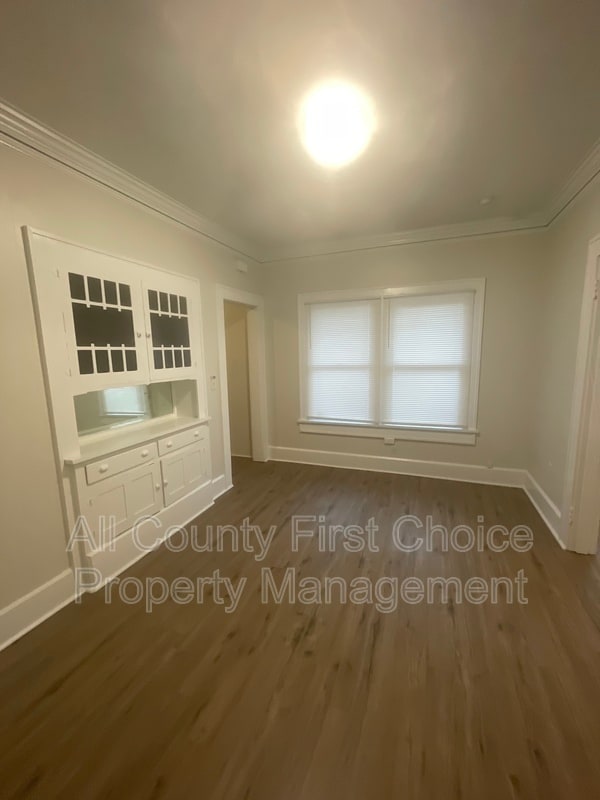 Building Photo - 1111 James Ave S