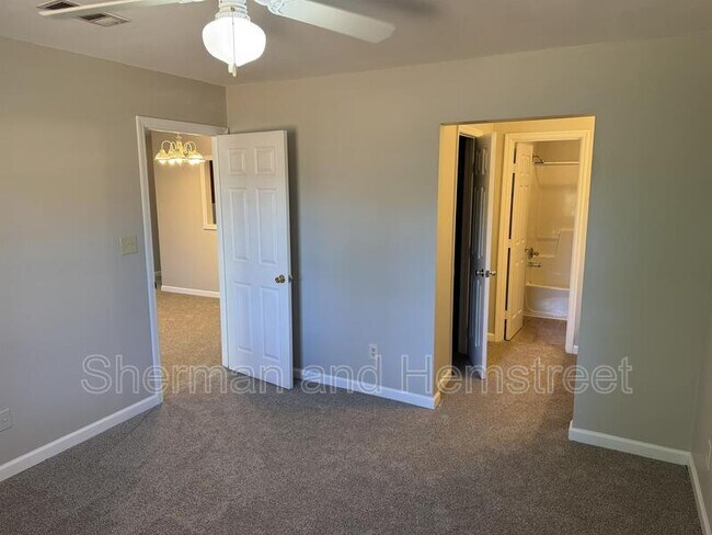 Building Photo - 516 Commons Dr