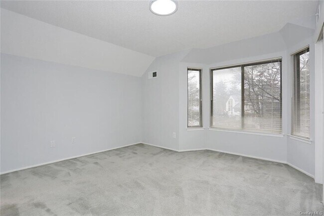 Building Photo - 161 Treetop Cir