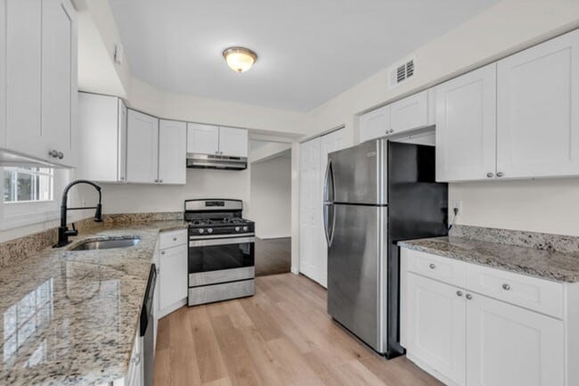 Building Photo - Newly Renovated 4-Bedroom Home with Pool i...