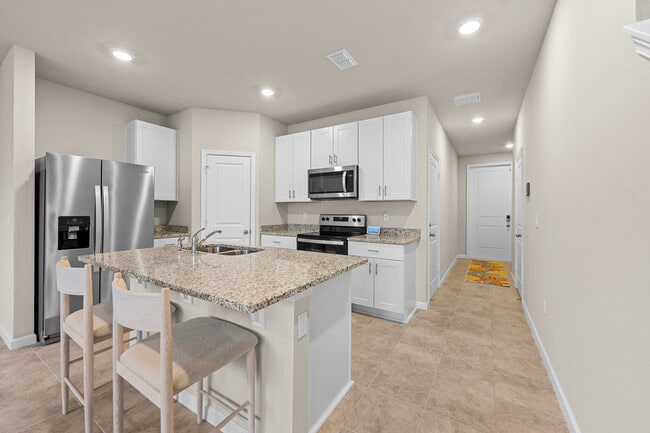 Building Photo - 5731 SE Edgewater Cir