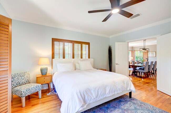 Building Photo - 411 26th St