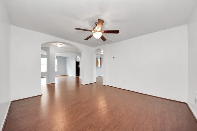 Building Photo - 7238 Foxshadows Ln