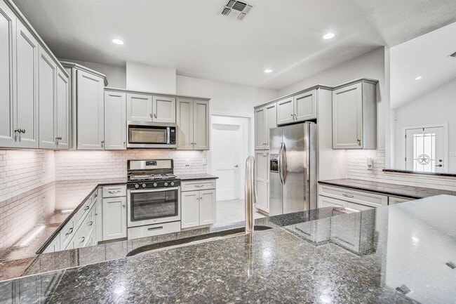 Building Photo - 109 Les Ln