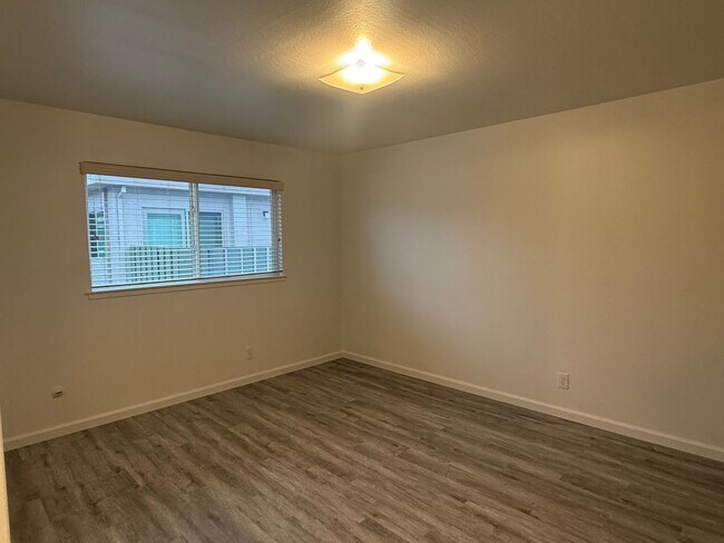 Building Photo - 3251 Santa Clara Ave