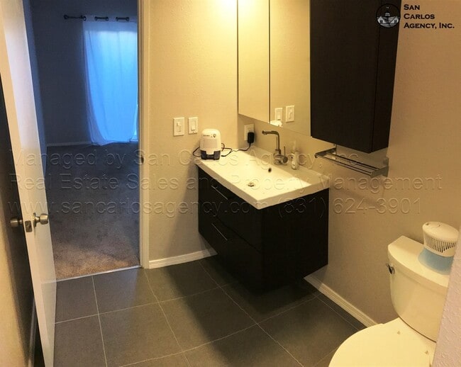 Building Photo - Spacious & Updated 2 Bed Downtown Monterey...