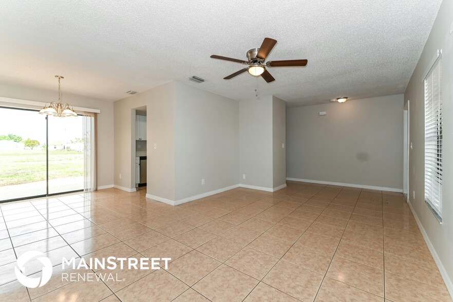 Building Photo - 1824 NE 7th Pl