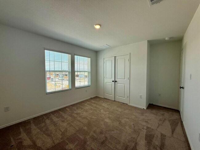 Building Photo - 306 Camargue Dr