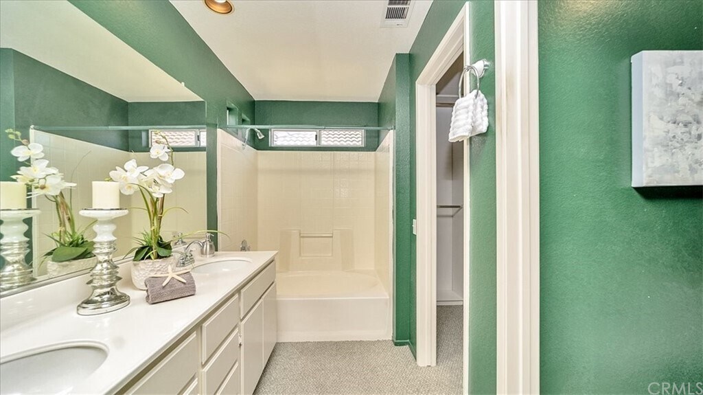 Building Photo - 28925 Cll Rivera