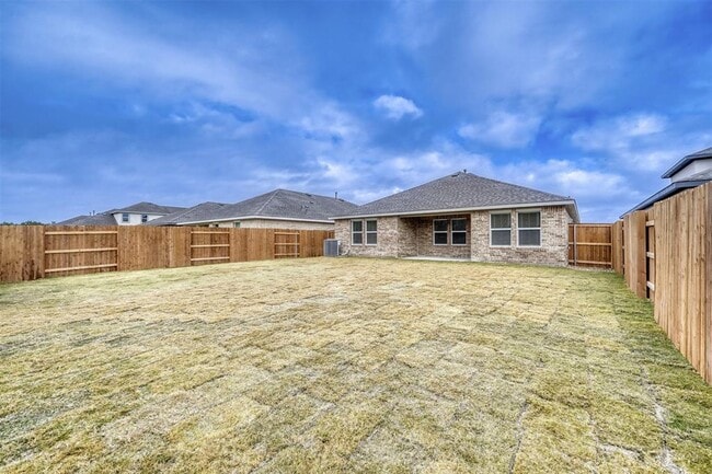 Building Photo - 1936 Bandito Bluff Pass