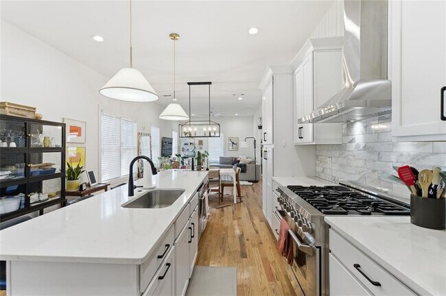 Building Photo - 1030 Kirkwood Ave SE