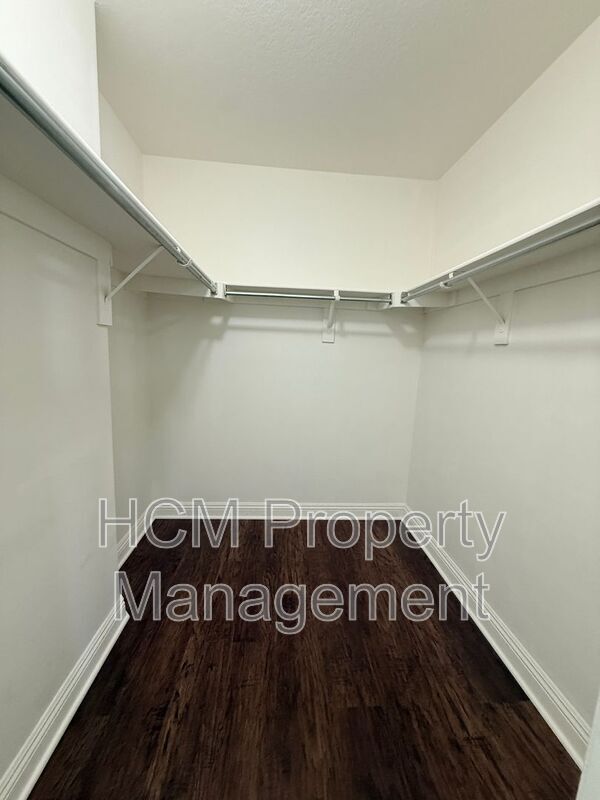 Building Photo - 827 S Shanada Ct