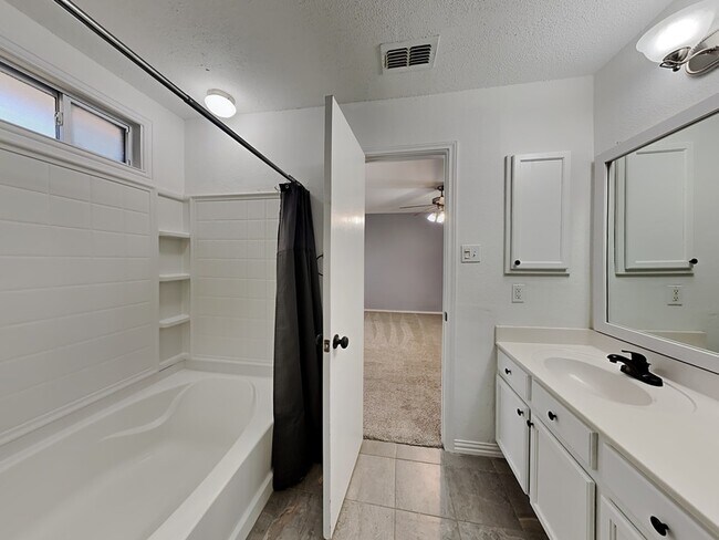 Building Photo - 3808 Bandera Ranch Rd