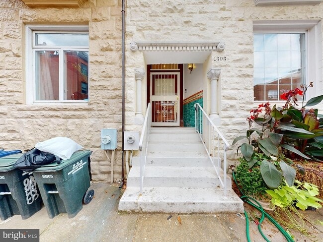 Building Photo - 1808 Riggs Pl NW