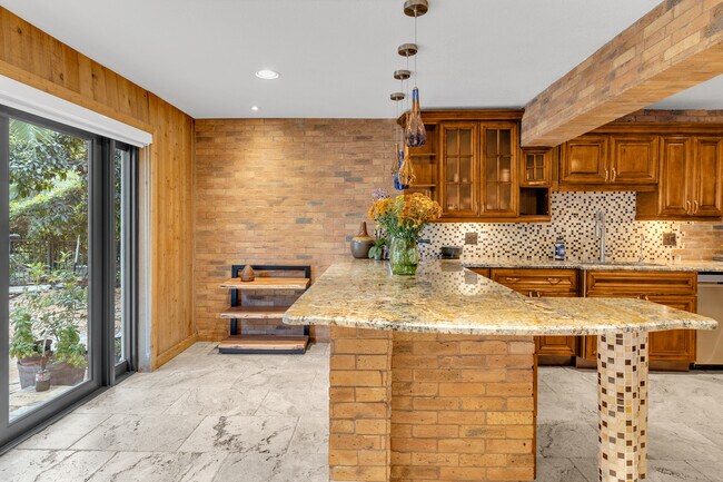 Building Photo - 13400 N Calusa Club Dr