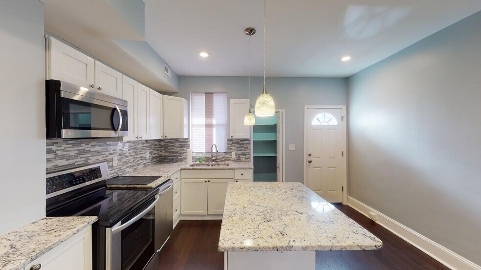 Building Photo - Beautiful Waverly townhouse near Johns Hopkins University