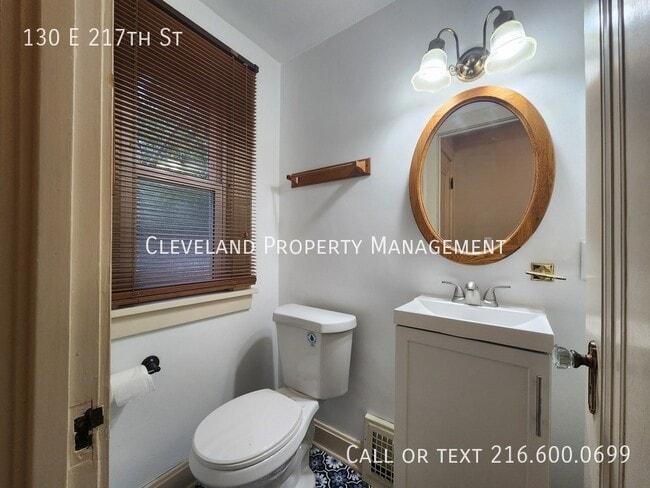 Building Photo - 130 E 217th St