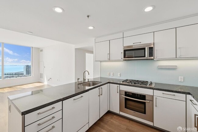 Building Photo - 301 Main St