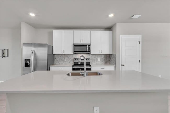 Building Photo - 44254 Frontier Dr