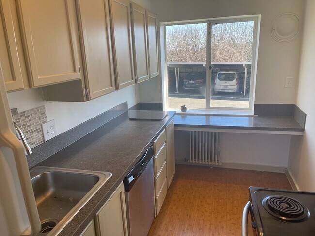 Building Photo - Cute and Cozy East Queen Anne Condo with 2 Bedrooms, 1 Bath and 1 Covered Parking Space