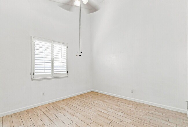 Building Photo - 204 Cutlass Dr