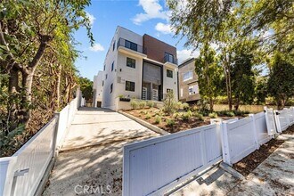 Building Photo - 1376 Edgecliffe Dr