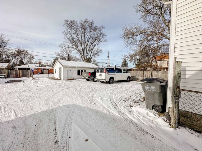 Building Photo - Unique and beautiful 2-3 bedroom home available for rent