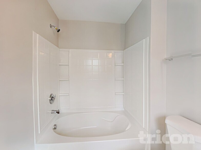 Building Photo - 225 Eagle Pointe Dr