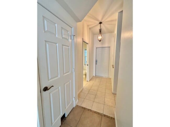 Building Photo - Available Now!  3 bedroom/2.5 Bath Townhome