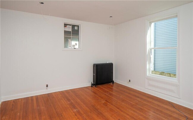 Building Photo - 8 Pleasant St