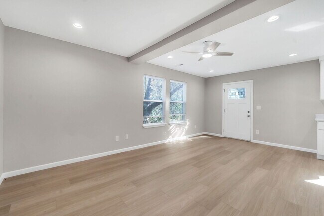 Building Photo - Elegant 3 Bedroom, 2.5 Bathroom Duplex with 1-Car Garage in Woodruff $1695/mo rent