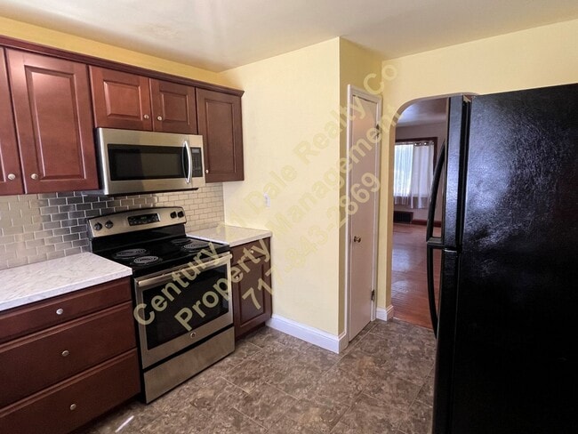 Building Photo - Lovely 3 Bedroom 1 bath all One Level Home...