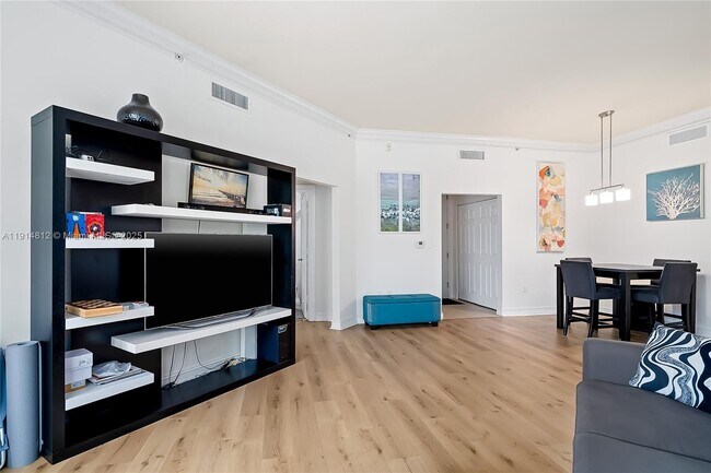 Building Photo - 3001 NE 185th St