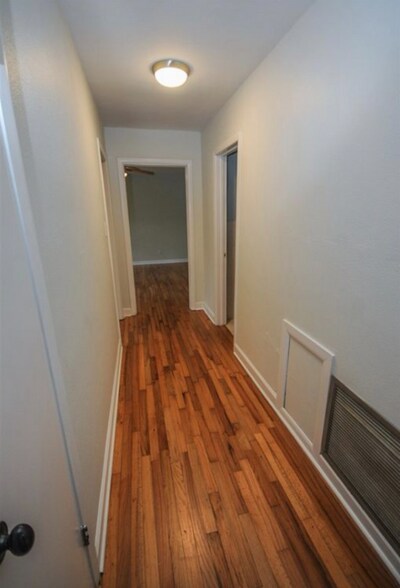 Building Photo - 194 Meridianna Dr