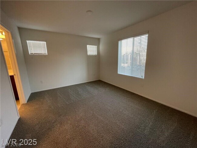 Building Photo - 645 Bellus Pl