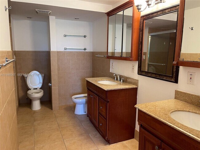 Building Photo - 4009 N Cypress Dr