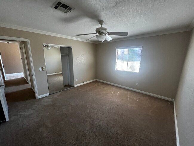 Building Photo - 2266 N Los Alamos Rd