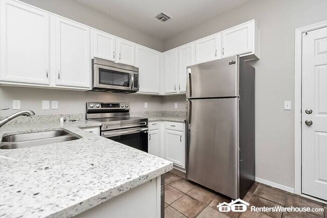Building Photo - Spacious updated 4 Bed, 3 Bath home in Tuc...