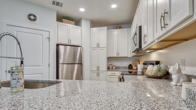 Building Photo - Allure at Edinburgh