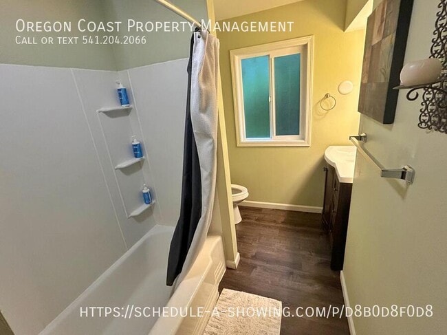 Building Photo - 3251 SE Dune Ave