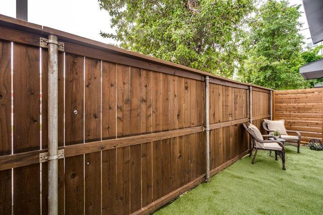 Building Photo - 4208 Live Oak St