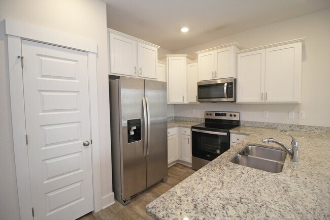 Building Photo - Don’t Miss This 3BR Townhome in North Pensacola — Garage, Modern Finishes, Community Pool & Easy ...