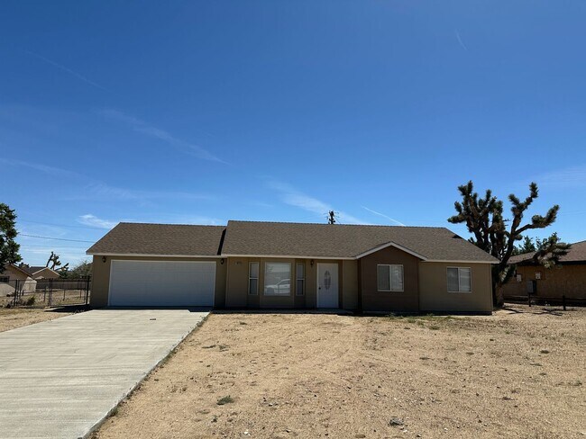 Primary Photo - Remodeled 3 bed/2 bath home close to shopping