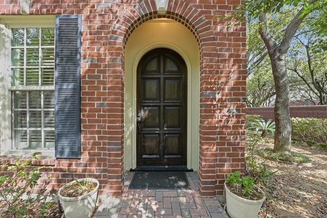 Building Photo - 3210 Maroneal St