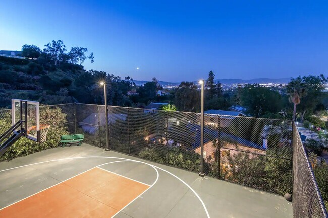 Building Photo - 3630 Gleneagles Dr
