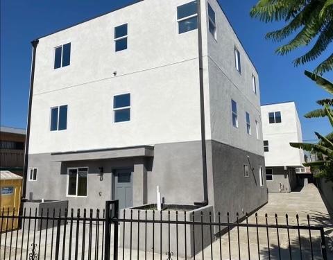 Building Photo - 791 E 41st St