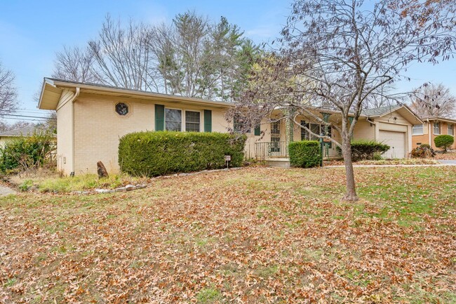 Building Photo - RARE SOUTHERN HILLS BEAUTY! 3 living rooms...