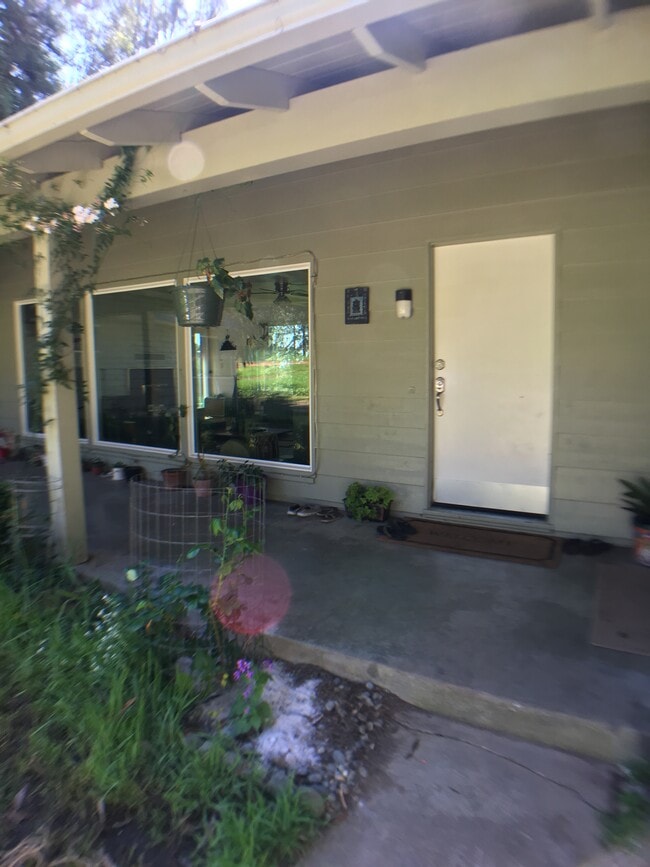 Building Photo - 221 Gillette Rd