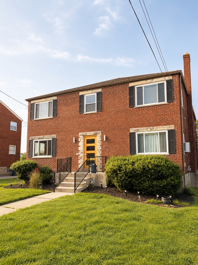 Building Photo - 637 Maple Dr