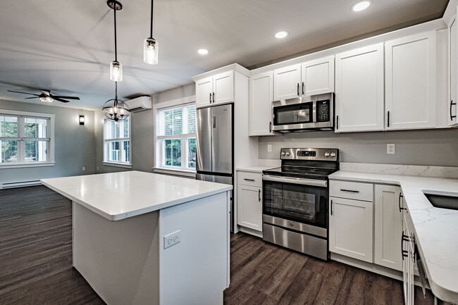 Building Photo - 9 Sunshine Circle